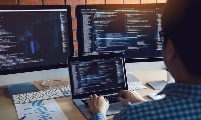数据科学选型:R与Python如何赋能黔西南网站建设?
